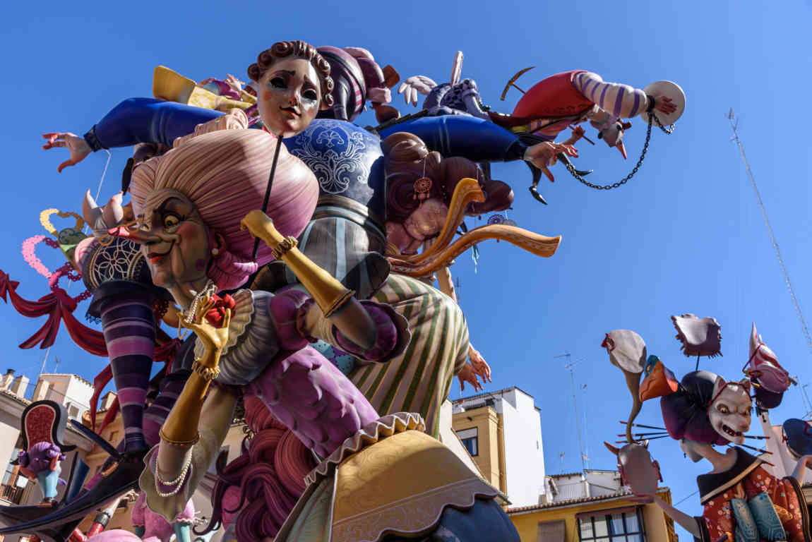 Valencia - fallas 2023 - 2 premio - falla plaza del Pilar - We will survive 11.jpg